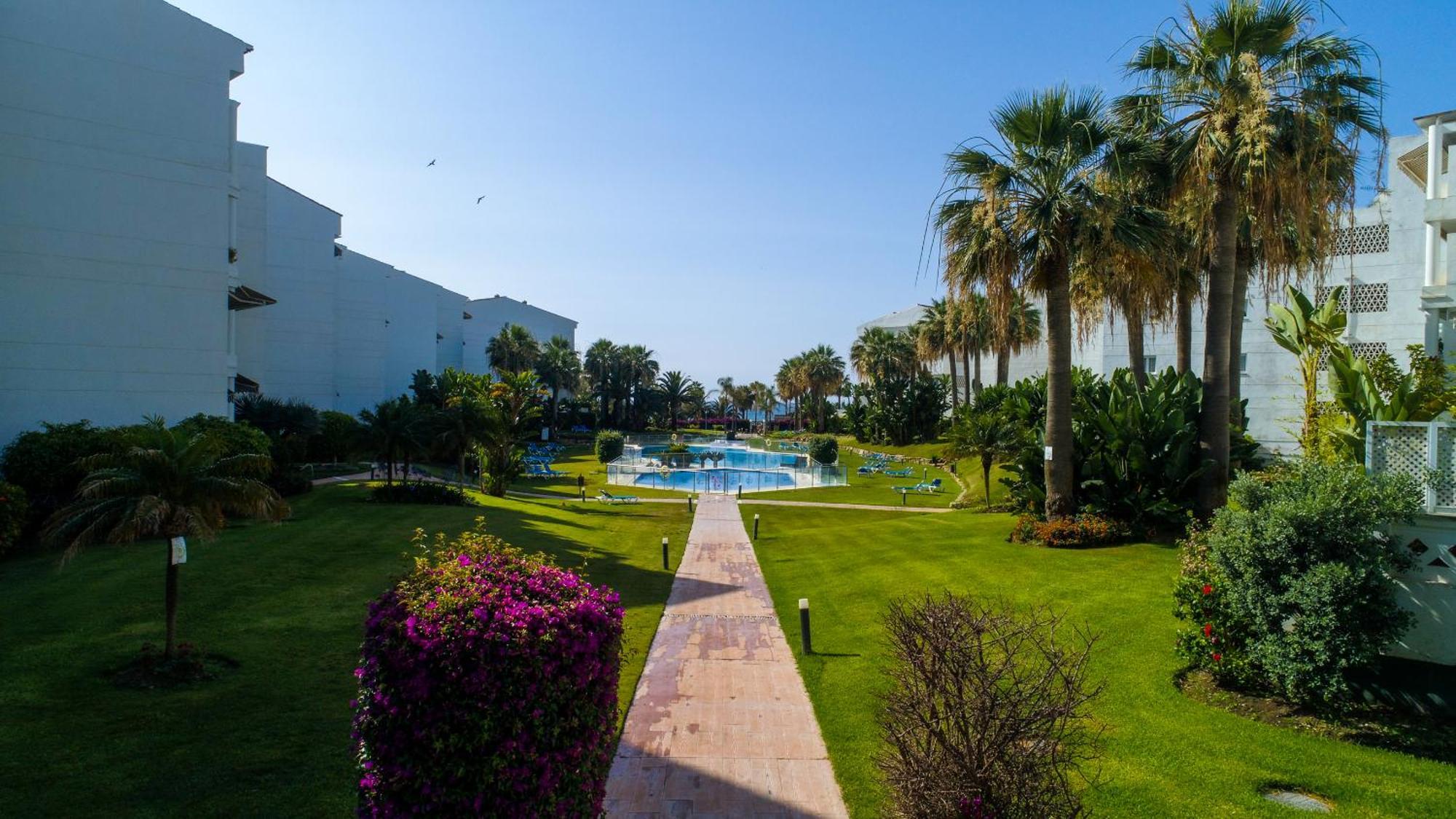 Banus - Banus Playa Rocio Beachside Complex